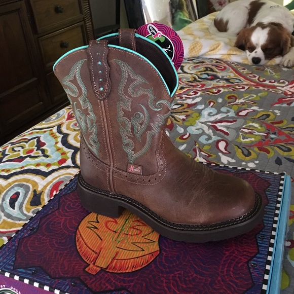 NWT Justin 8" Gypsy boots