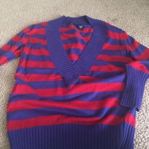 VICTORIA SECRETS SWEATER