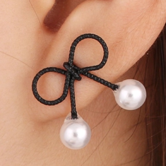 (O3) Bow Earrings - Picture 2 of 3