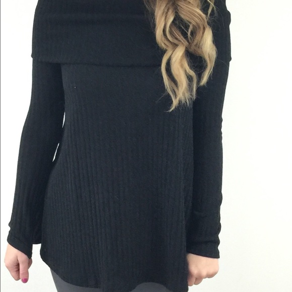 Black off shoulder top - Picture 3 of 4