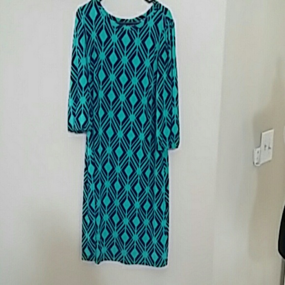Very comfortable and very professional shift dress