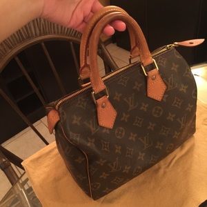 Authentic speedy 25 Louivitton bag pre-owned