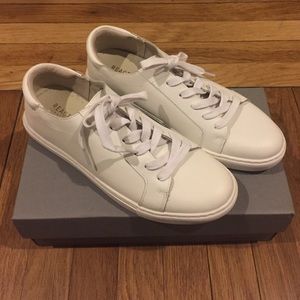 Kenneth Cole reaction white sneakers - size 9 NEW