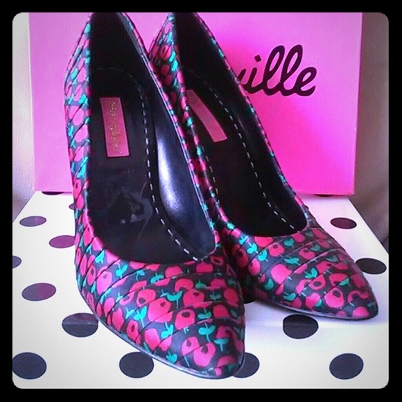 Betsey Johnson vero cuoio