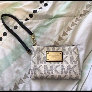 Micheal Kors wristlet