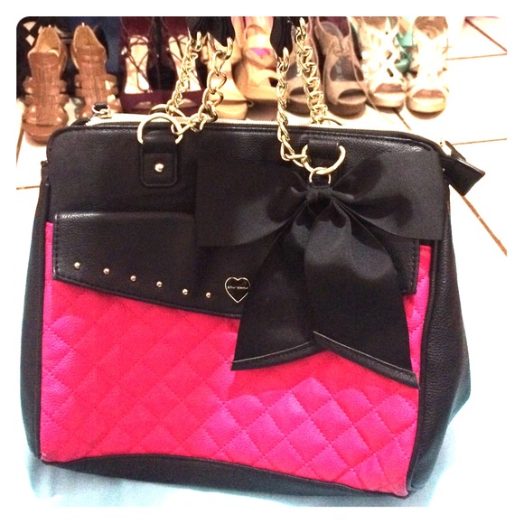 On HOLD • Betsey Johnson 👛