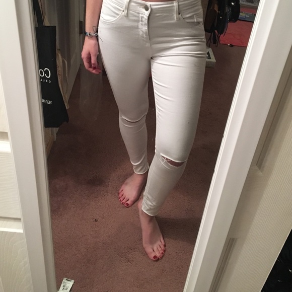 white ripped knee jeans