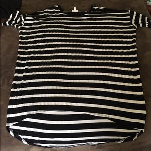 LulaRoe Black and White striped M Irma tunic