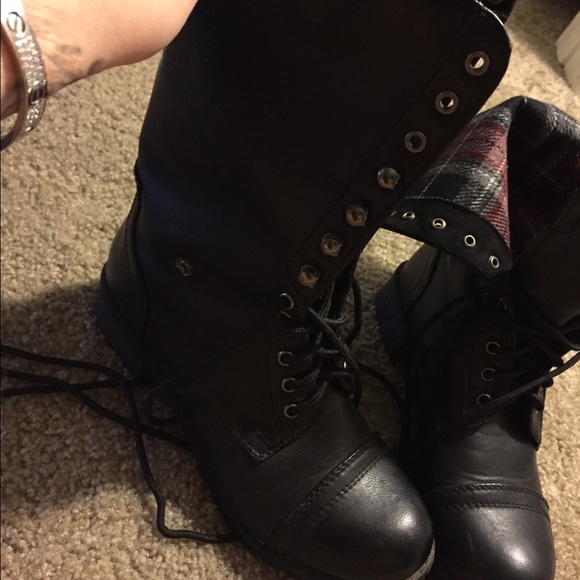 Soda combat boots