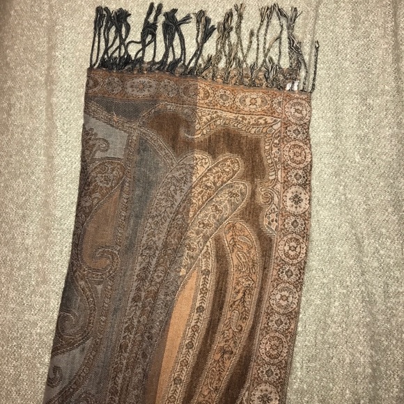 Neutral patterned scarf. - Picture 3 of 3