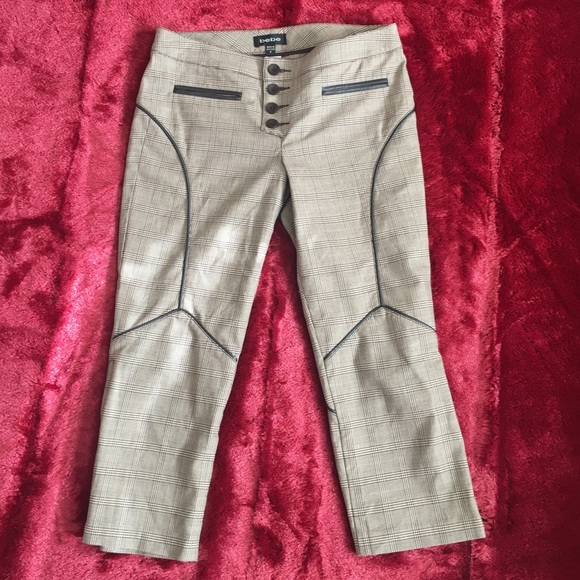 Bebe Size 2 Capri pants