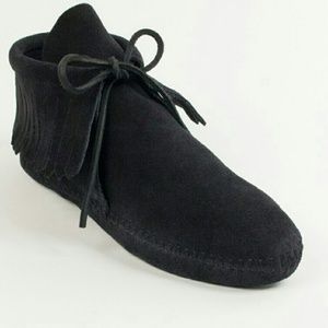 Minnetonka CLASSIC FRINGE SOFTSOLE BOOT