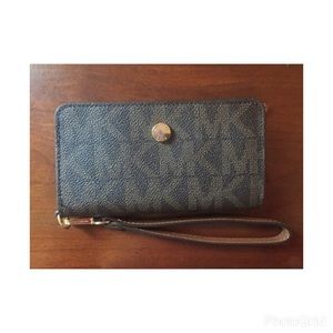 Micheal kors wristlet