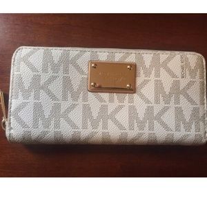 Micheal kors wallet