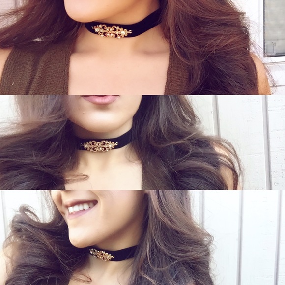 VELVET CHOKER