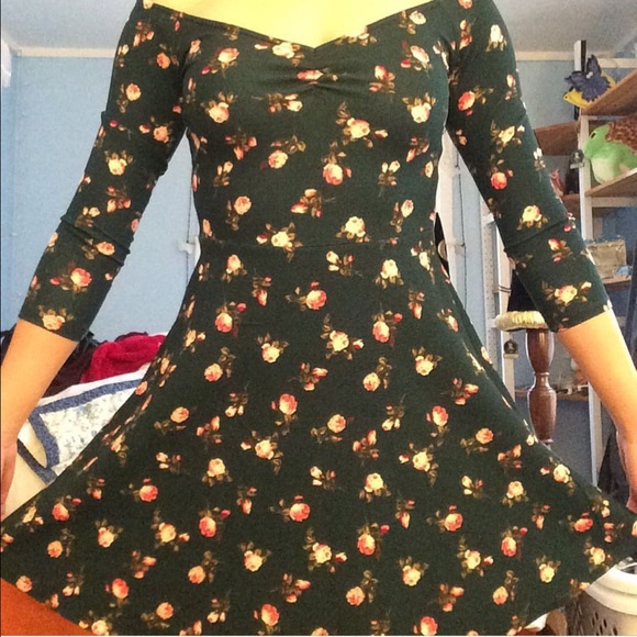 Off-the-shoulder F21 Dress - Picture 2 of 4