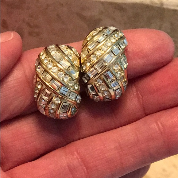 😍CHRISTIAN DIOR EARRINGS😍