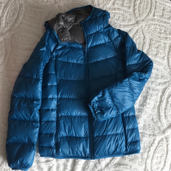 Uniqlo puff jacket with hood