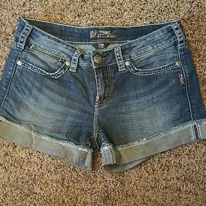 EUC. Silver Toni blue jean shorts.