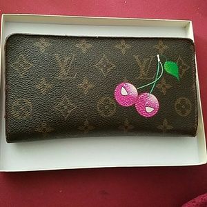 🍒FINAL SALE!!!🍒Authentic Louis Vuitton wallet!