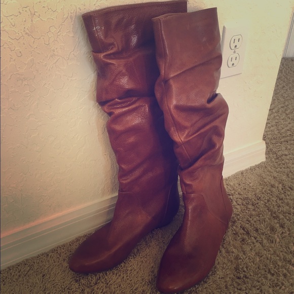 Size 9.5 Women's Gianni Bini Leather boots