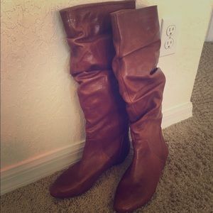 Size 9.5 Women's Gianni Bini Leather boots