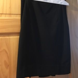 Seasonless black pencil skirt