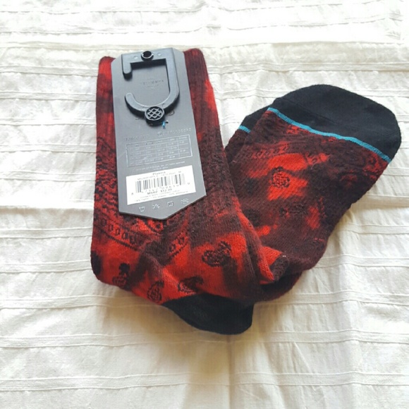 🚫SOLD on M E R C A R I🚫Stance Bloodz Socks - NWT - Picture 3 of 4