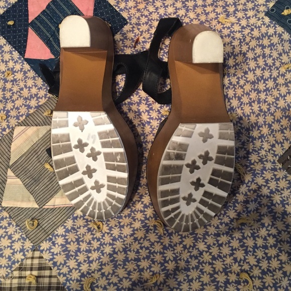 5" black peep toe strappy chunky heels. - Picture 4 of 4