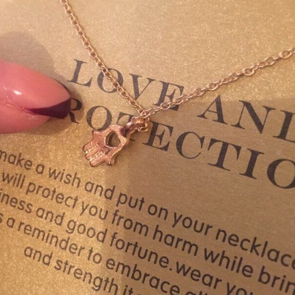 GOLD Hamsa Hand Dainty Pendant Necklace - Picture 5 of 6
