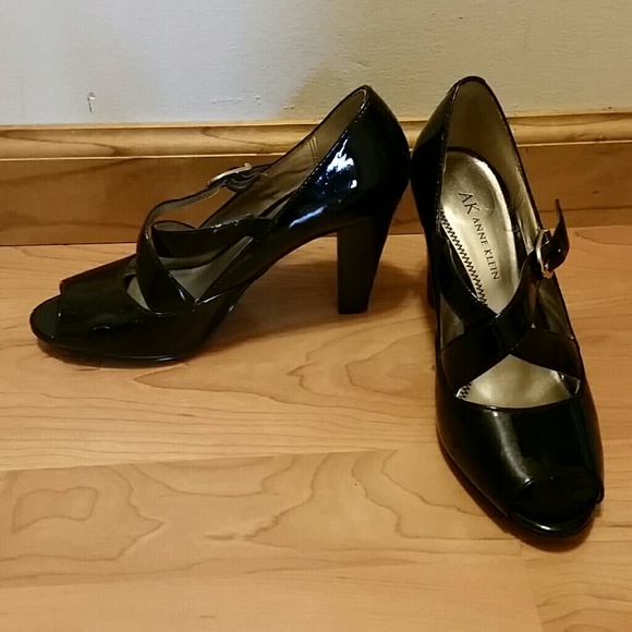 Patent leather Anne Klein open toe heel