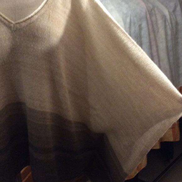 Very Soft Supple Ombré Poncho Sweater Knit Top - Picture 3 of 3