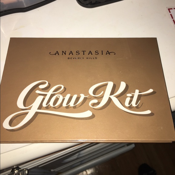 Anastasia Beverly Hills Ultimate Glow kit