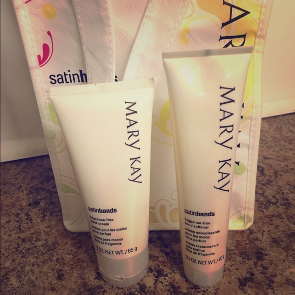 Mary Kay Satin hands gift kit