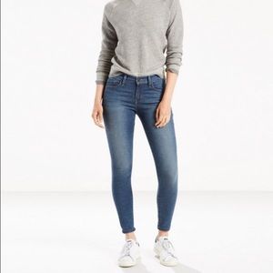 Levi's 710 Super Skinny Jeans