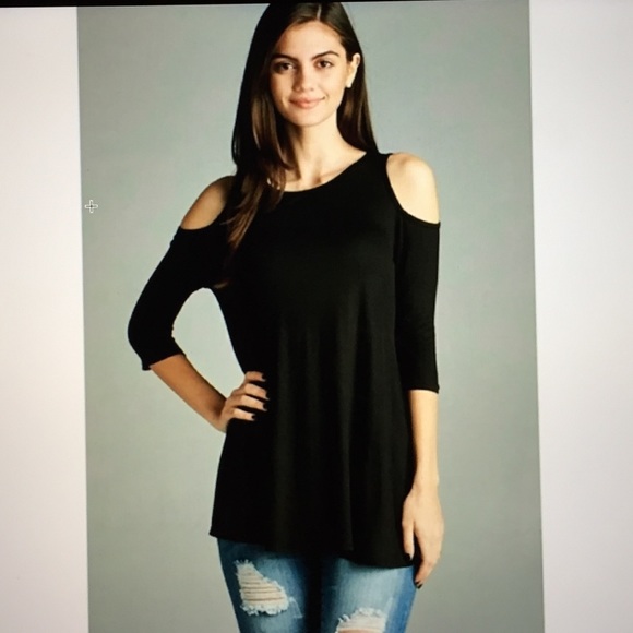 ❤Final Sale❤Cutout shoulder swing top. NWOT. - Picture 2 of 4