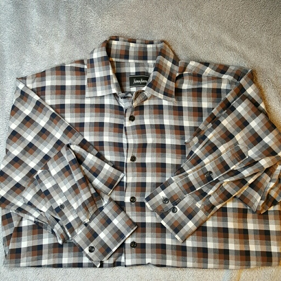 Neiman Marcus Other - Neiman Marcus Men's Medium Long Sleeved Shirt