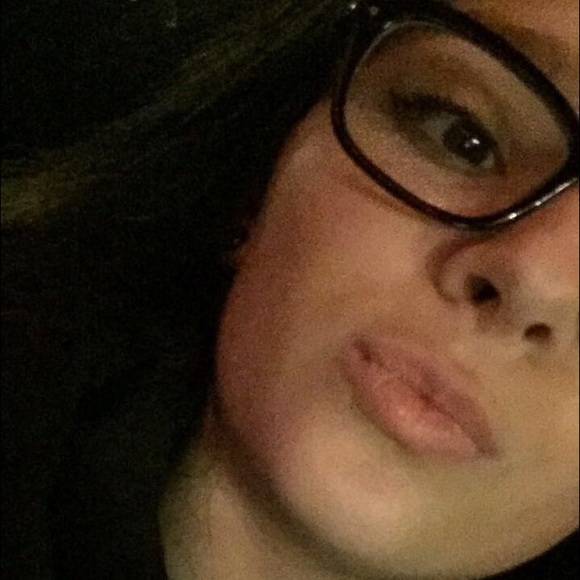 Meet your Posher, Aubrey - Picture 1 of 1