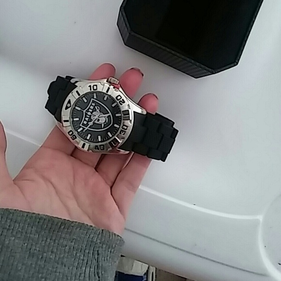 Watch - Picture 2 of 3