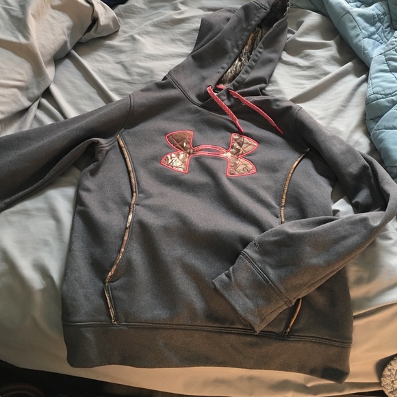 Under Armor camp hoodie!❤