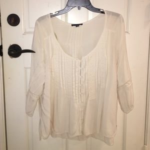 Cream quarter length American Eagle shirt