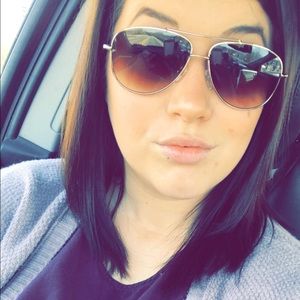 Meet your Posher, Carrie