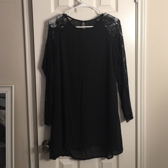 Long sleeve lace black dress
