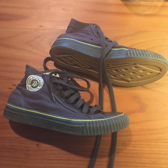 Dark Gray used PF flyers