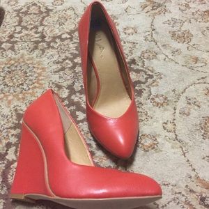 Mia size 6.5 orange wedges