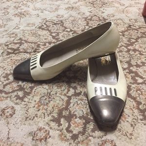 Classic vintage Ferragamo Flats