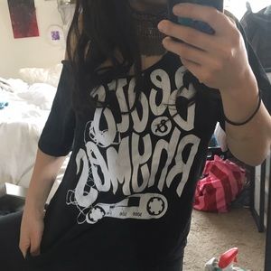 Off the shoulder graphic cut tee