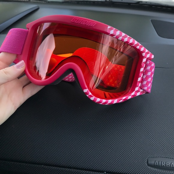 SNOW GOGGLES