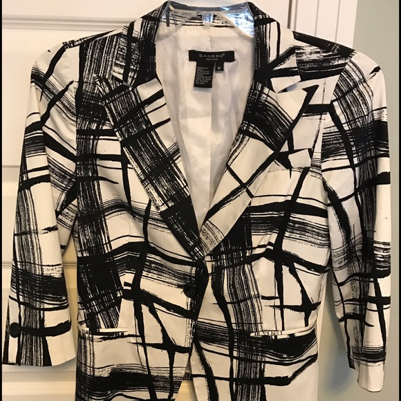 Cute black and white one button blazer! 3/4 sleeve