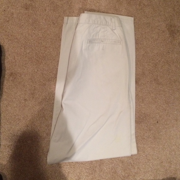 Gap beige pleated chinos